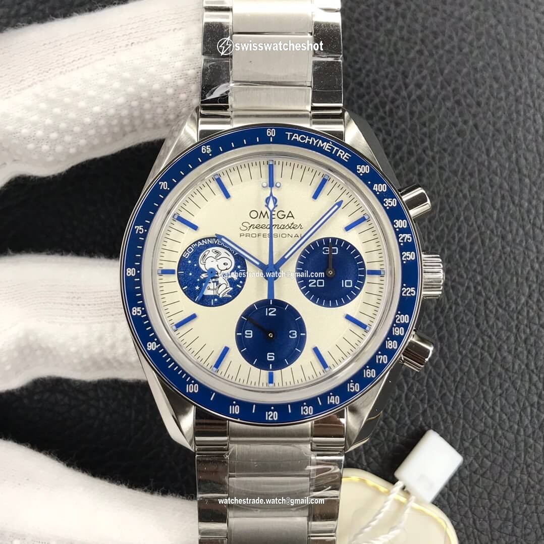 Omega Speedmaster Snoopy Award 310.32.42.50.02.001 OM Factory Silver Dial Omega Speedmaster Snoopy Award 310.32.42.50.02.001 OM Factory Silver Dial