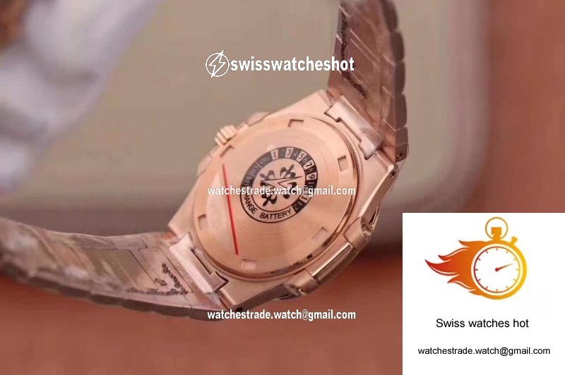 Patek Philippe Nautilus Ladies 7010/1R-011 Silver Dial 7