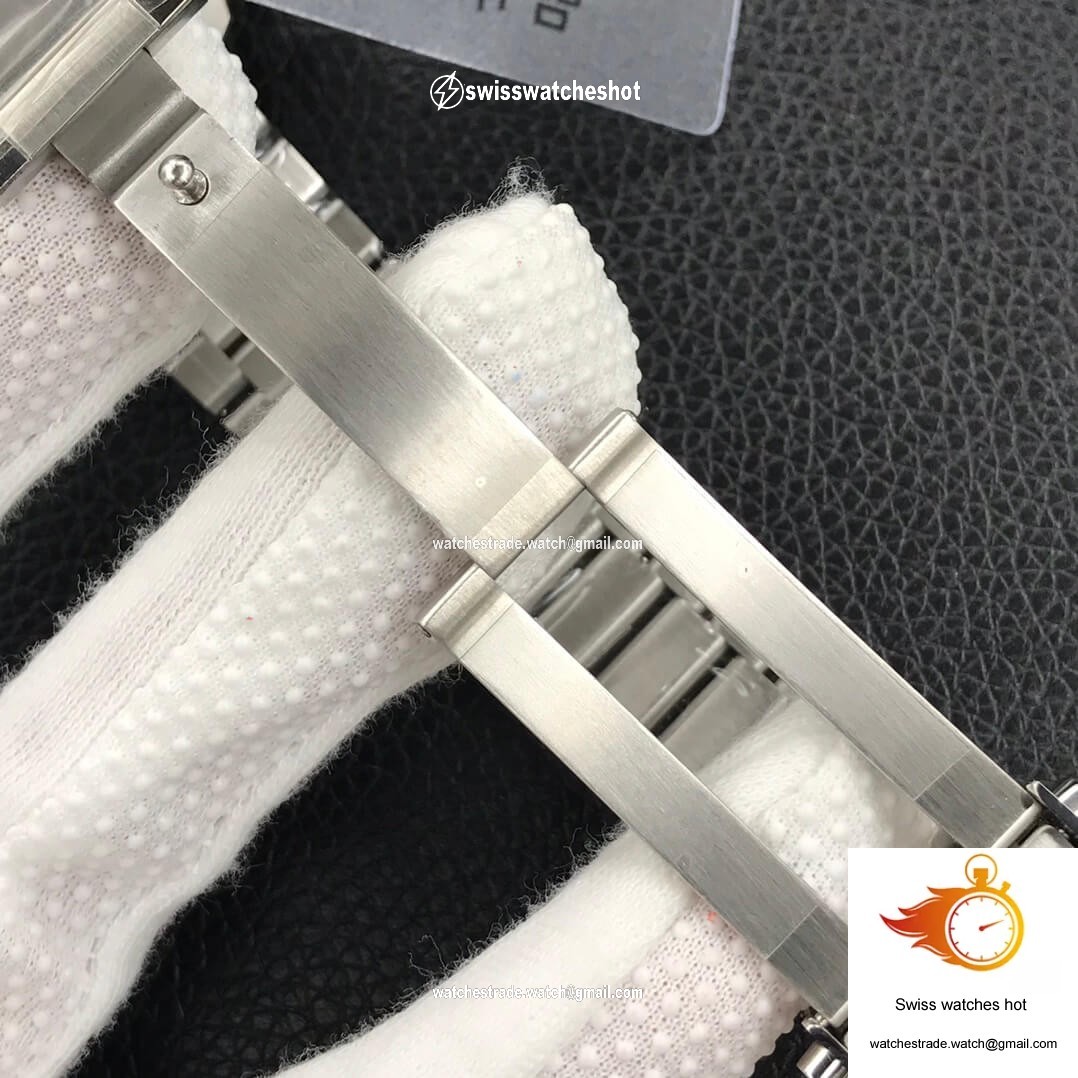 Omega Speedmaster Snoopy Award 310.32.42.50.02.001 OM Factory Silver Dial 8
