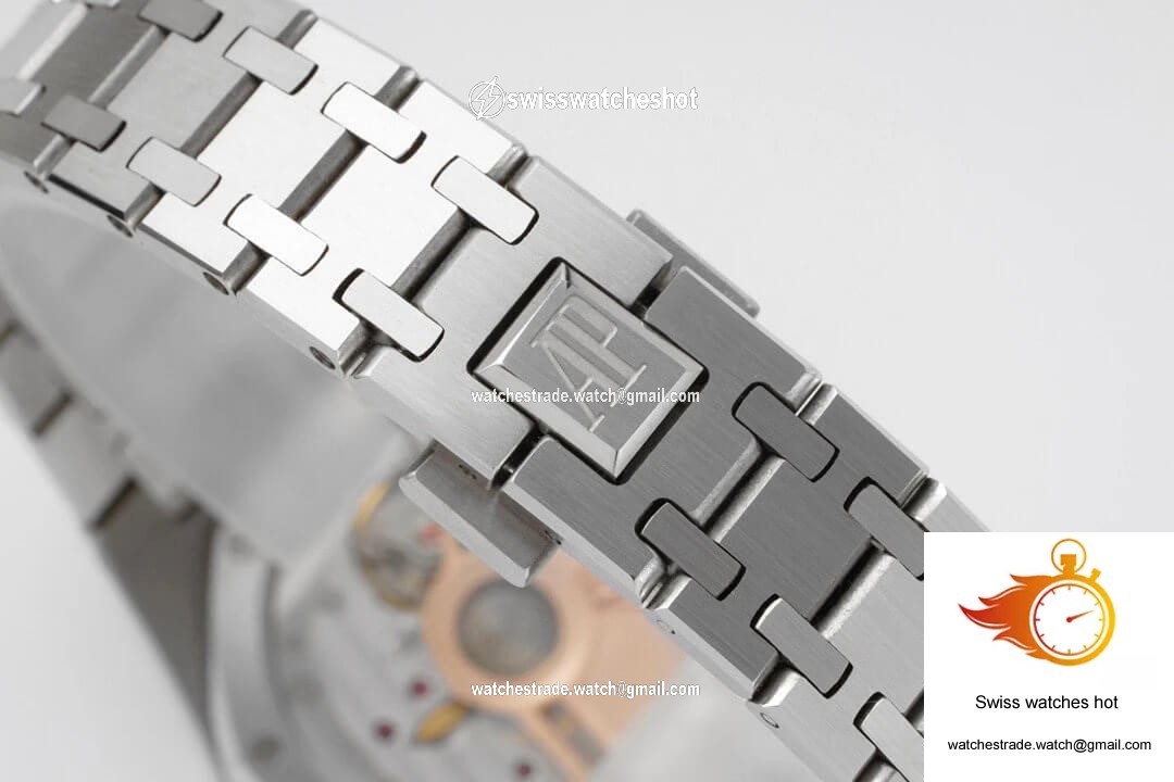 Audemars Piguet Royal Oak 77350ST.OO.1261ST.01 8F Factory Silver Dial 9